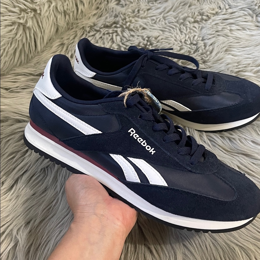 Reebok vector navy Men's Black and White Sneakers